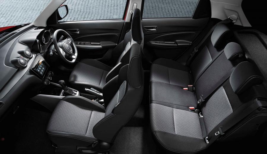 Интерьер Suzuki Swift Hybrid RS 2017 года  (JP) (фото 6 из 6)